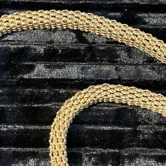 Vintage Chunky Goldtone Mesh Chain Magnetic Front Clasp Necklace & Bracelet Set - Picture 9 of 12